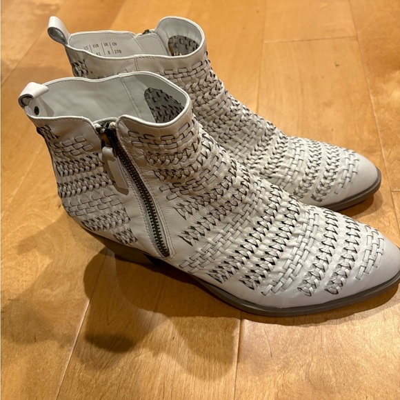Gap Woven leather ankle boots booties 10 ivory white  like new - Picture 2 of 7